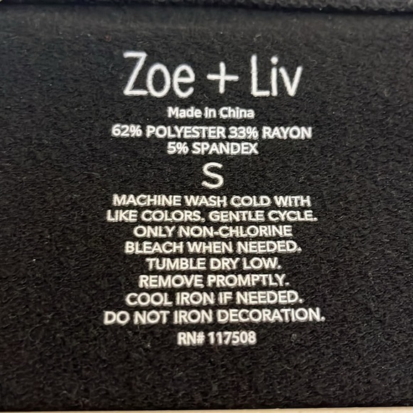Zoe + Liv Beauty In Every Shade Graphic Sweatshirt Size S Black Fleece - Picture 4 of 6